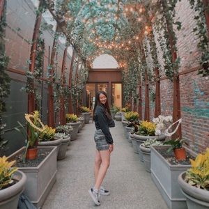 Meet your Posher, Olivia